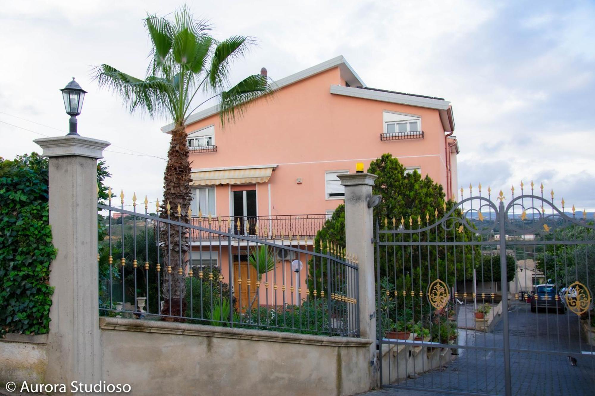 B&B L'Incanto Degli Artisti Кальтаджіроне Екстер'єр фото